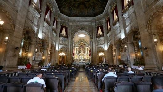 Sancionada lei que veta vínculo empregatício entre igrejas e religiosos