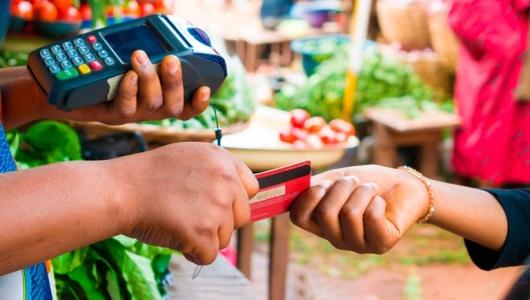 Professora com dois cargos municipais não retoma pagamento em dobro do auxílio-alimentação