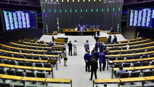 Câmara aprova MP que reajusta salário mínimo e amplia faixa de isenção do IR