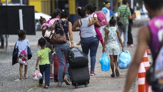 Debatedores apontam desafios de trabalhadores imigrantes e refugiados no Brasil