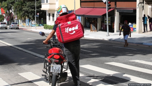 IBGE: país tem 2,1 milhões de trabalhadores de plataformas digitais